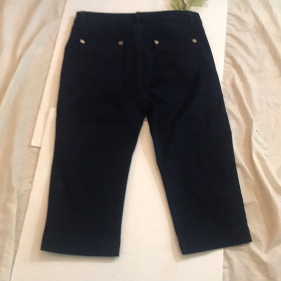 “LAVENA” Designer Ladies Denim Capris . - Picture 5 of 13